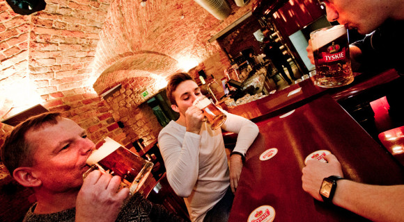 Młody klient, starszy klient